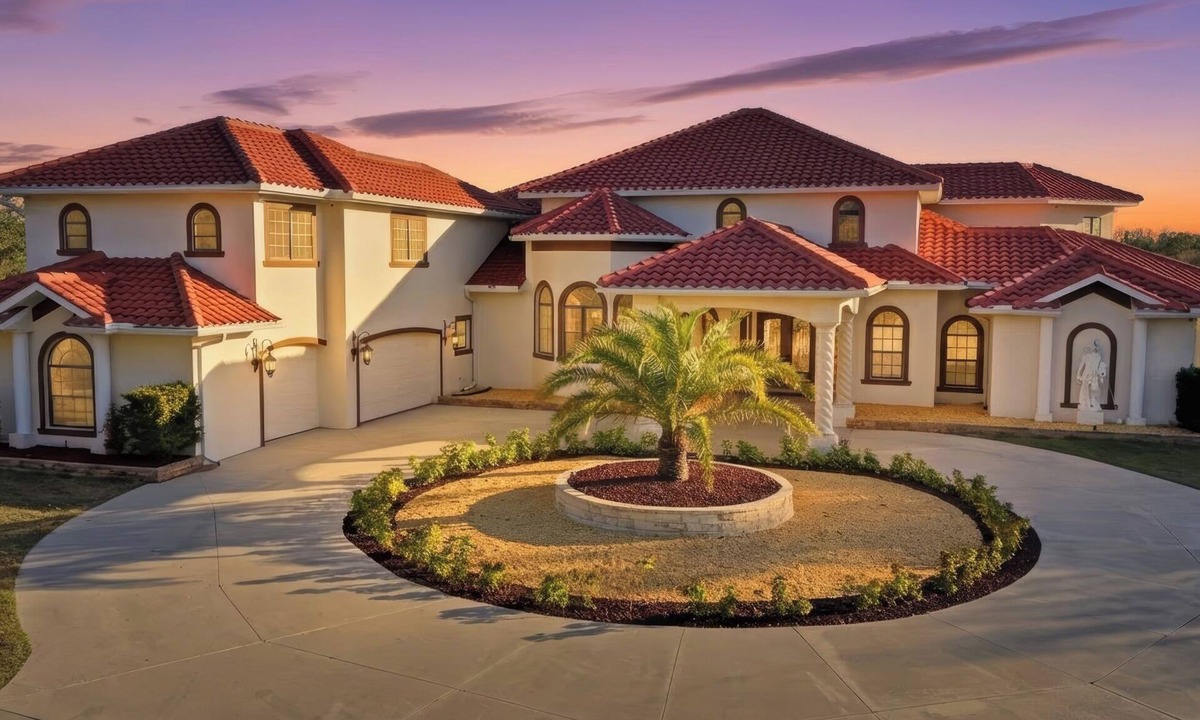 Fort Ogden House | Tuscan Countryside Estate on 12.33 Private Acres