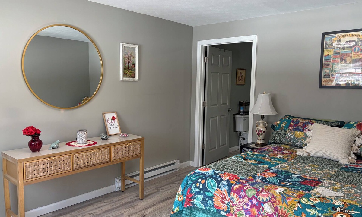 Meadville Bed & Breakfast | Two bedroom Carriage House Suite behind the Historical Highland Guesthouse