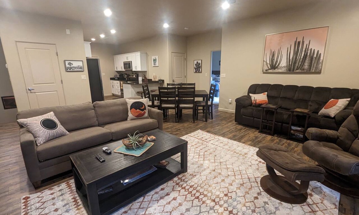 Greenehaven House | Two EnSuites Patio Home Close to Trails and the Lake. Minutes to Wahweap Marina