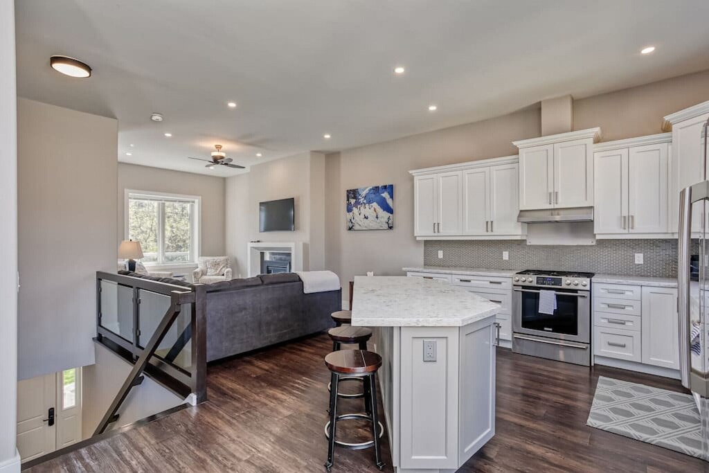 The Blue Mountains Villa | Two Minute Walk To The Blue Mountain Village !!!
