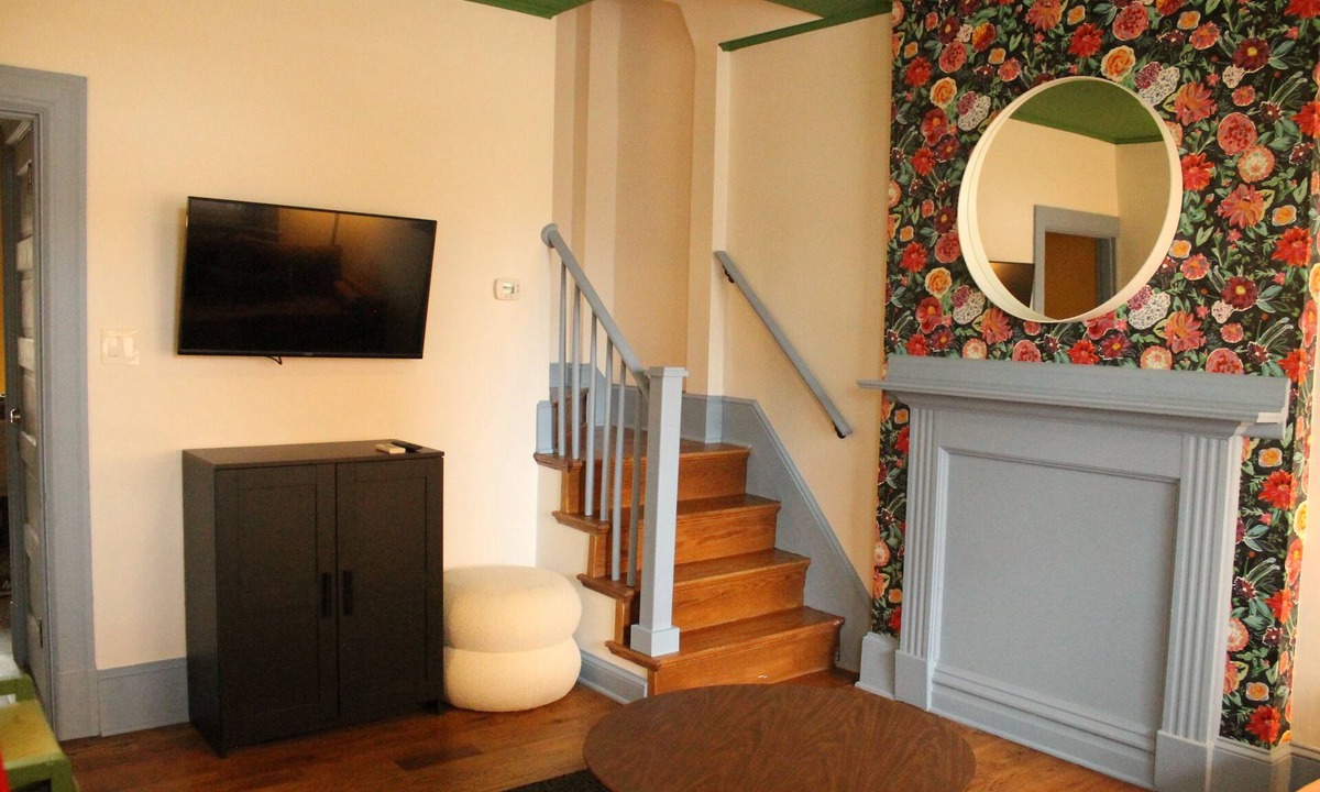 East Liberty House | Two-Story Row House amidst Pittsburgh's East Liberty