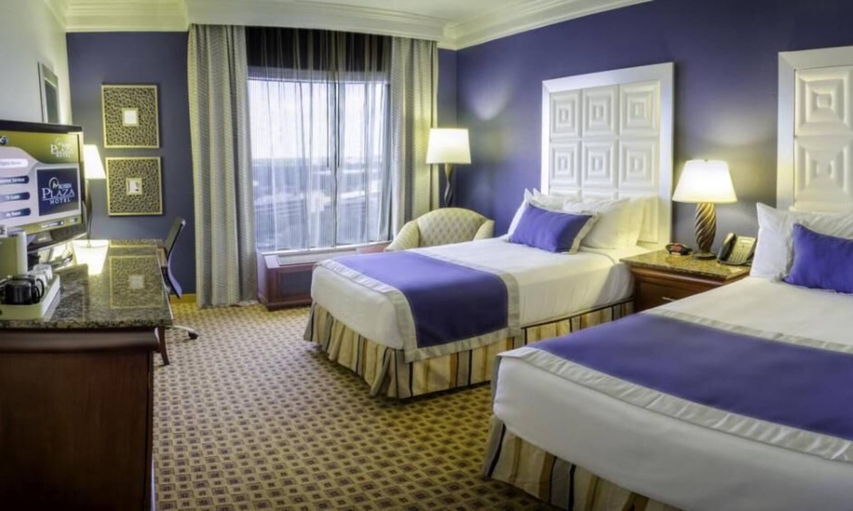 Florida Central Atlantic Coast House | Ultimate Getaway! 2 Serene Units, Near The Wizarding World of Harry Potter, Restaurant
