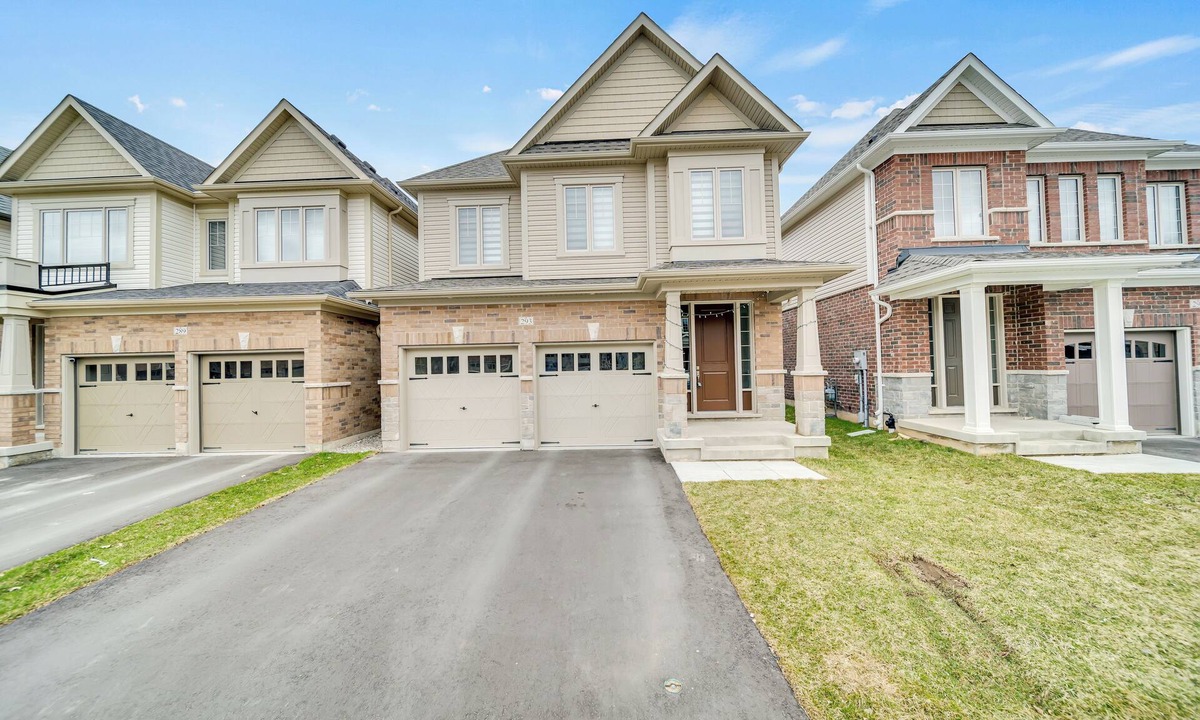 Kitchener House | Ultimate Luxe ~5BR & 5.5WR ~EV Charger ~Kitchener