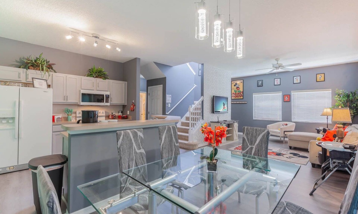 Bellavida House | UNBEATABLE LOCATION THEMATIC HOUSE with HEATED POOL OPTION 8 miles to Disney