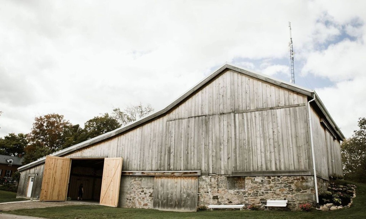 Bradford West Gwillimbury House | Unique Country Barn Studio- Pet Friendly