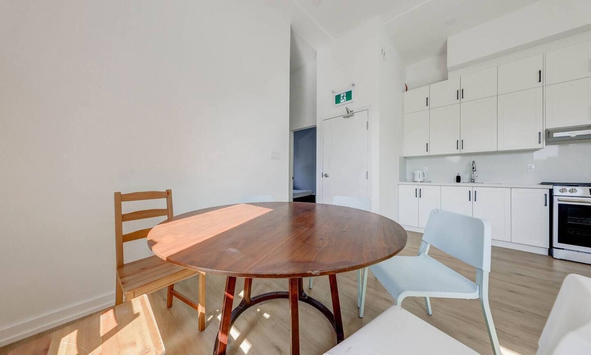 Downtown Toronto Apartment | UofT St. George Campus Penthouse – Quiet & Cozy
