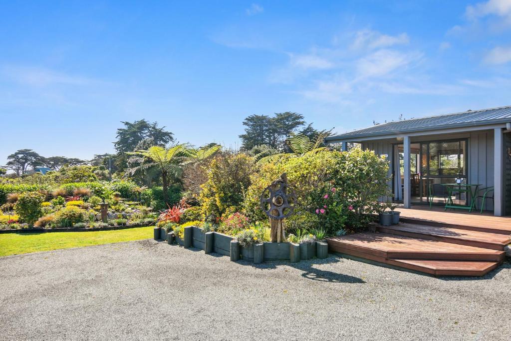 Cape Foulwind House | Upepo - The Garden Room - Cape Foulwind Studio