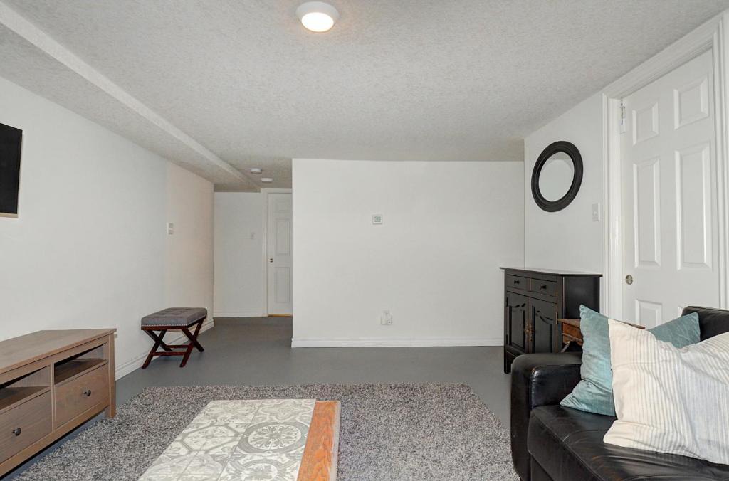 Waterloo Apartment | Uptown Waterloo Whitehouse