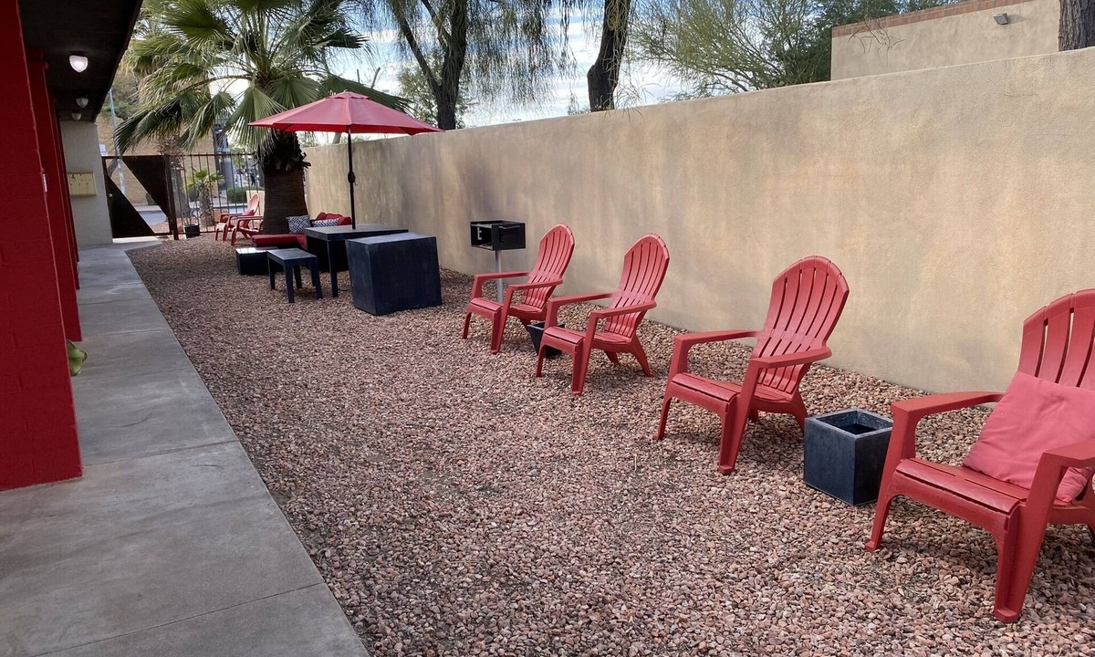 North Mountain Apartment | Urban escape,Next to shopping center and restaurants!