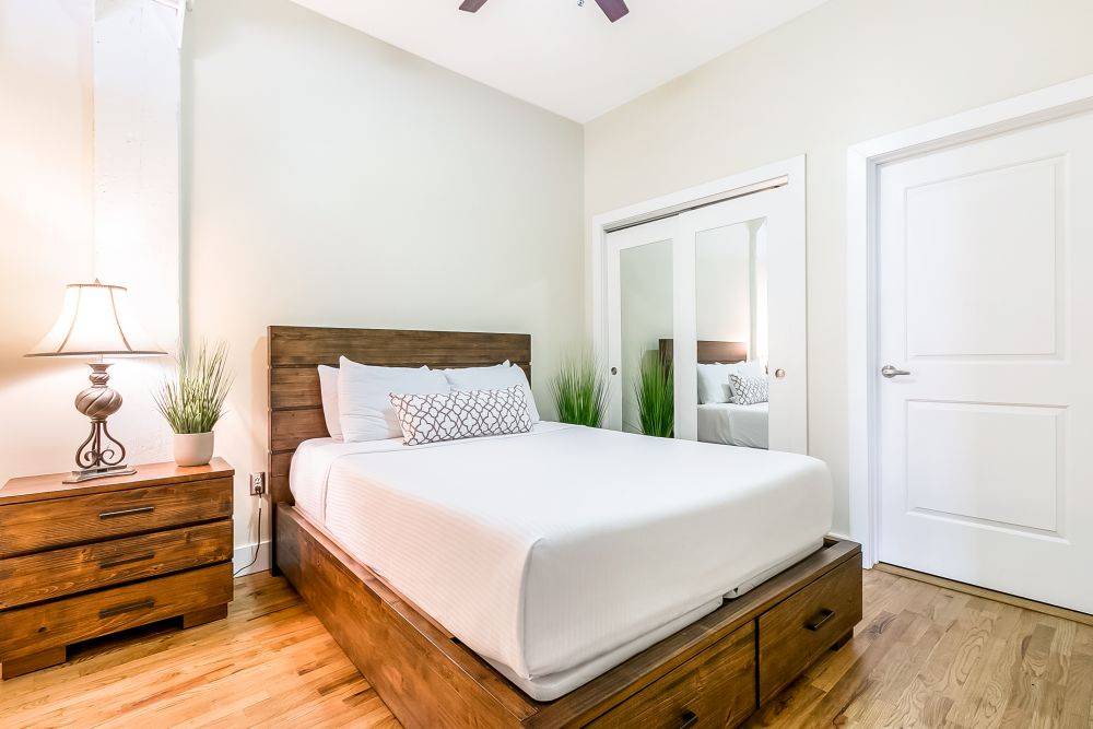 Central Business District Hotel | Gorgeous condo in Merchant Lofts by Hosteeva