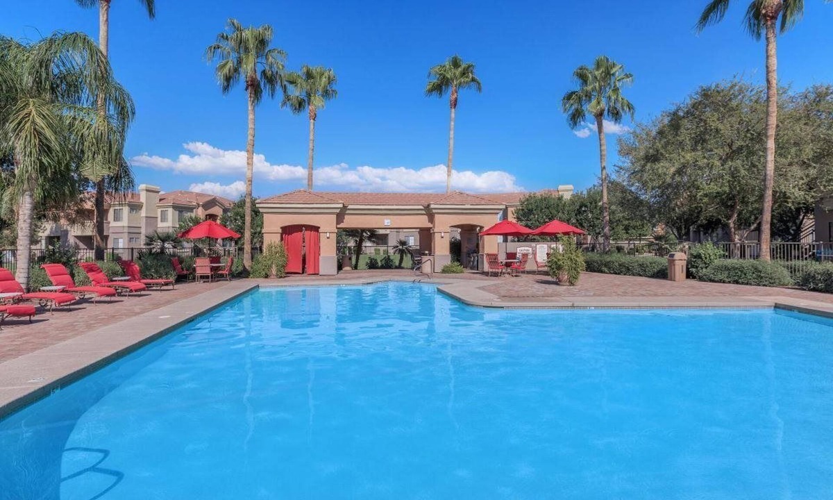 Mesa Condo | Vacation worthy Gilbert resort setting