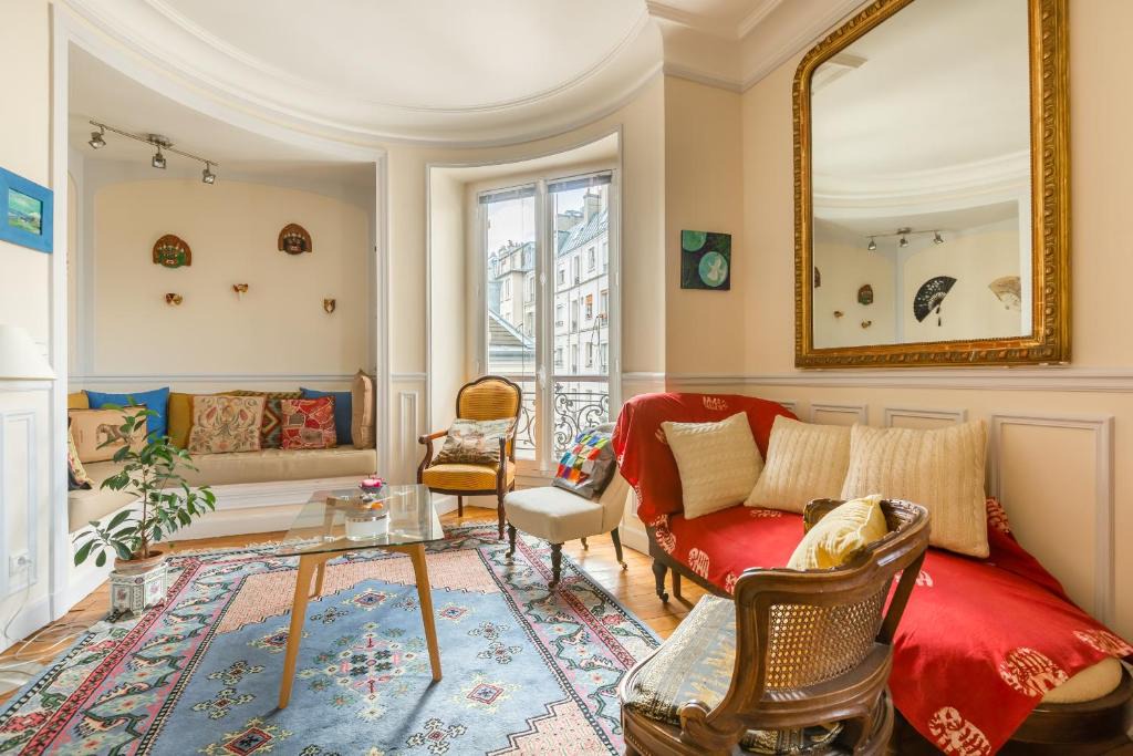 Les Iles Apartment | Veeve - Overlooking the Seine on Ile de la Cité