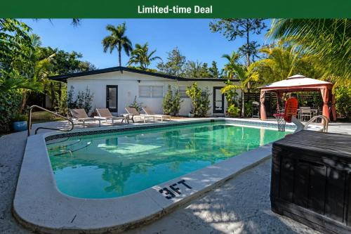 Middle River Terrace House | Ventur Tropical with Elite Pool & Ultimate Fun Zone
