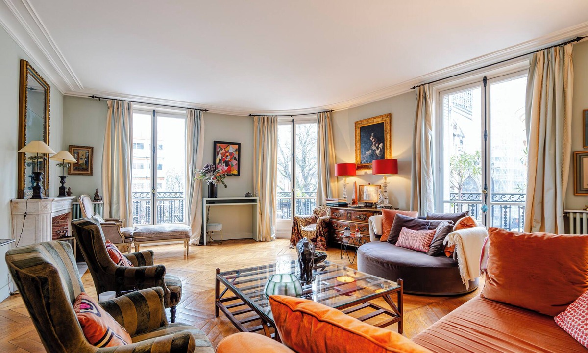 Notre Dame Apartment | Vermilion Splendour, by Veeve