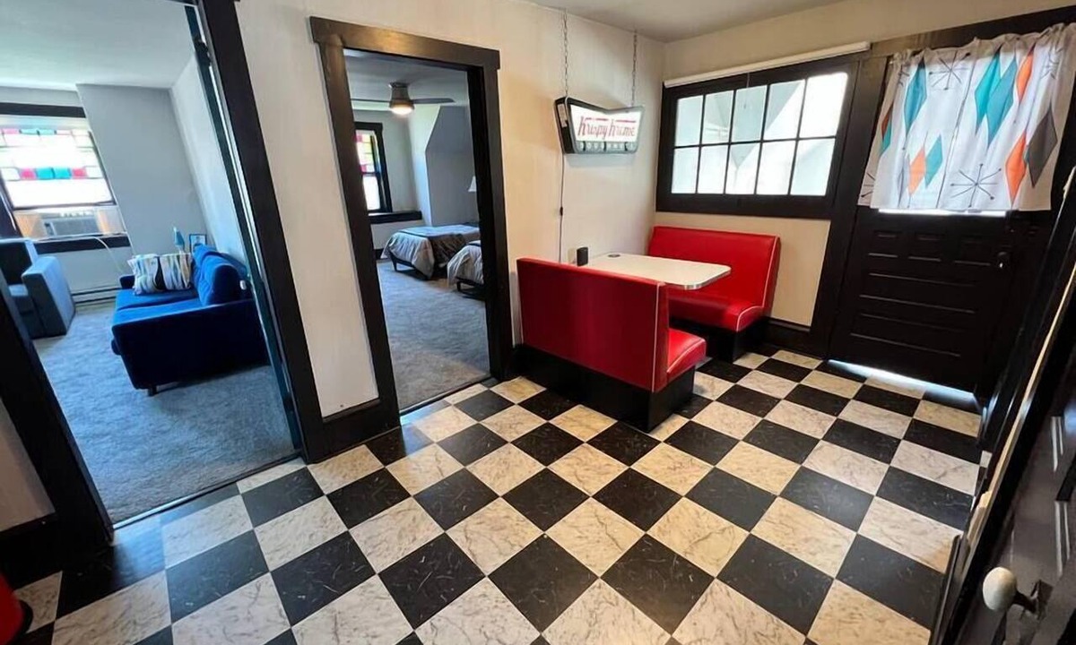 Bellefonte Apartment | Very Cool, Retro Getaway in Heart of Downtown