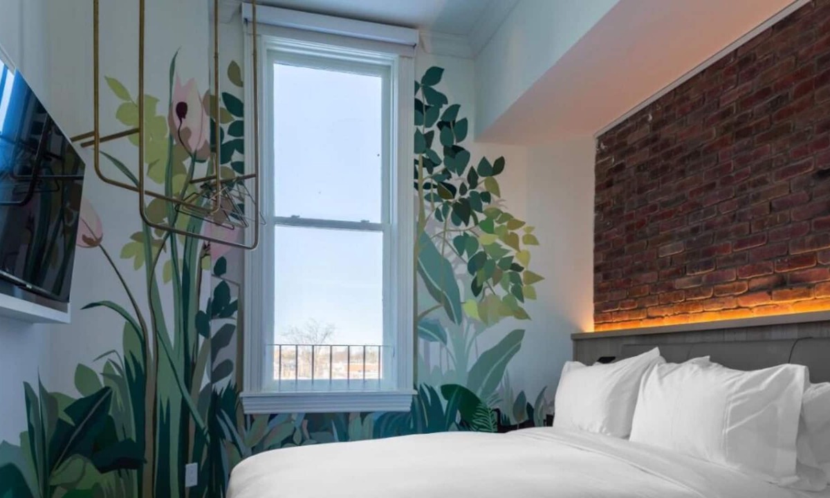 Beaconsfield Village House | Vibrant Neighborhood! Walk to Shops, Restaurants and Trinity Bellwoods Park