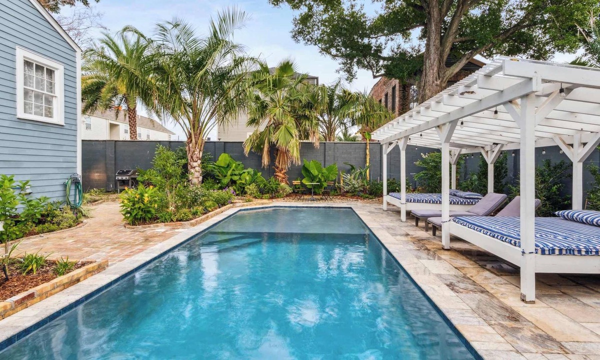 Faubourg Lafayette Villa | Victorian Villa w Heated Pool & Hot Tub 5BR|6BA