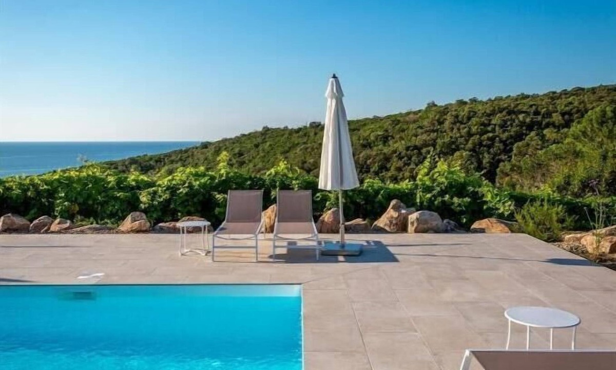 Solenzara Villa | Villa 62m² AU Coeur DES Vignes Face MER Piscine Partagee Chauffee