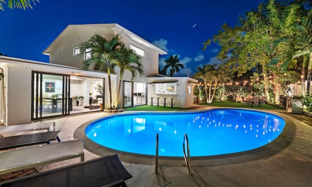 Miami Shores House | Villa Azur 8 Bedroom Outdoor Oasis with Poolside Bar