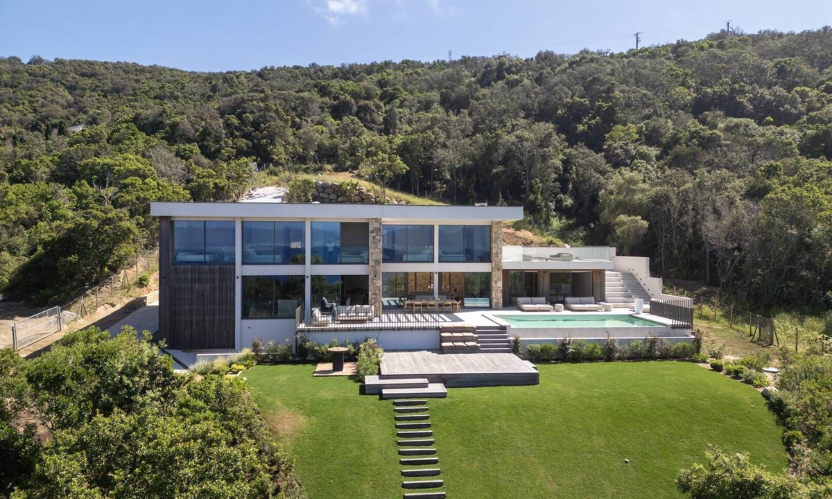Coti-Chiavari House | Villa DEA - 380 m² villa with 6 bedrooms, panoramic sea view, beachfront, infinity pool,.