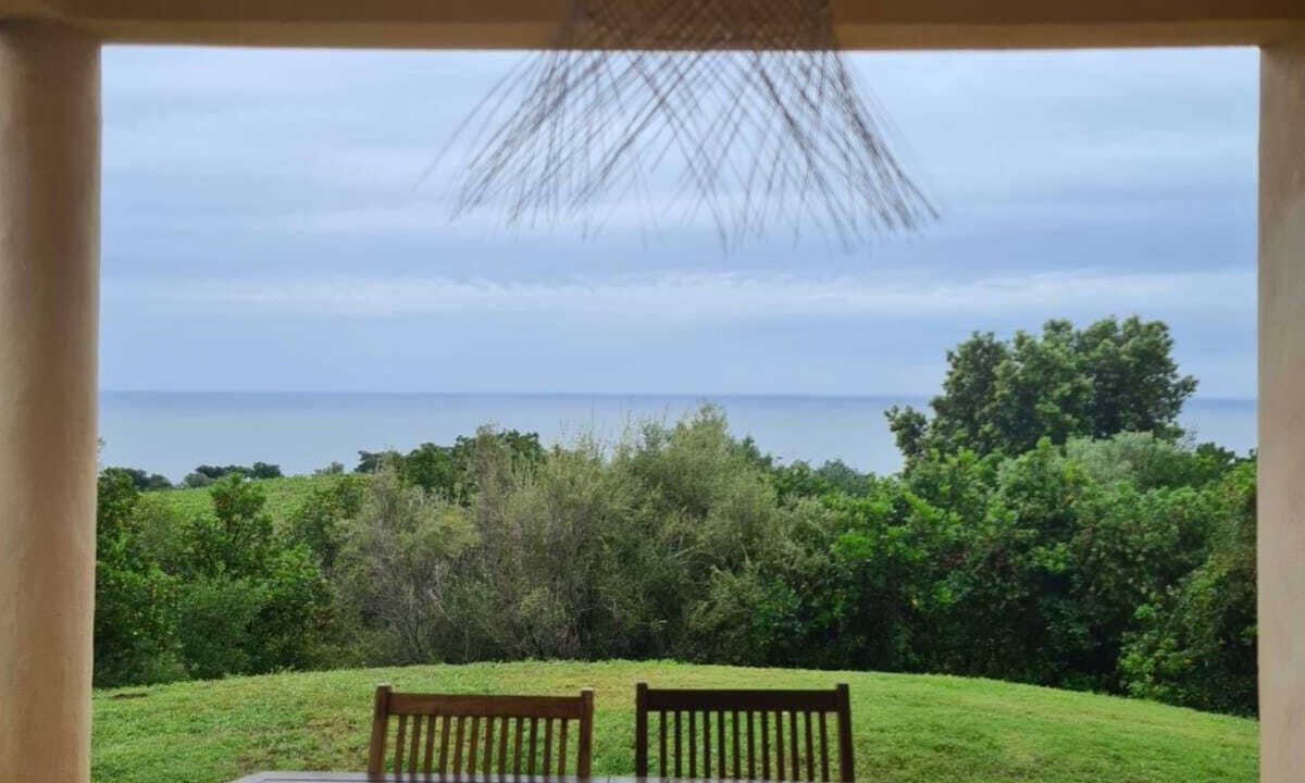 Solenzara Villa | Villa Vermentinu : Modern Design & Sea View, King Size Bed, Walking Port Access