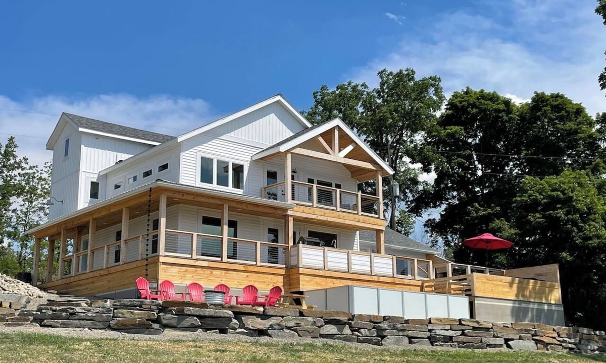 Burdett Villa | VRFLX Seneca View Villa | Walk to Wineries