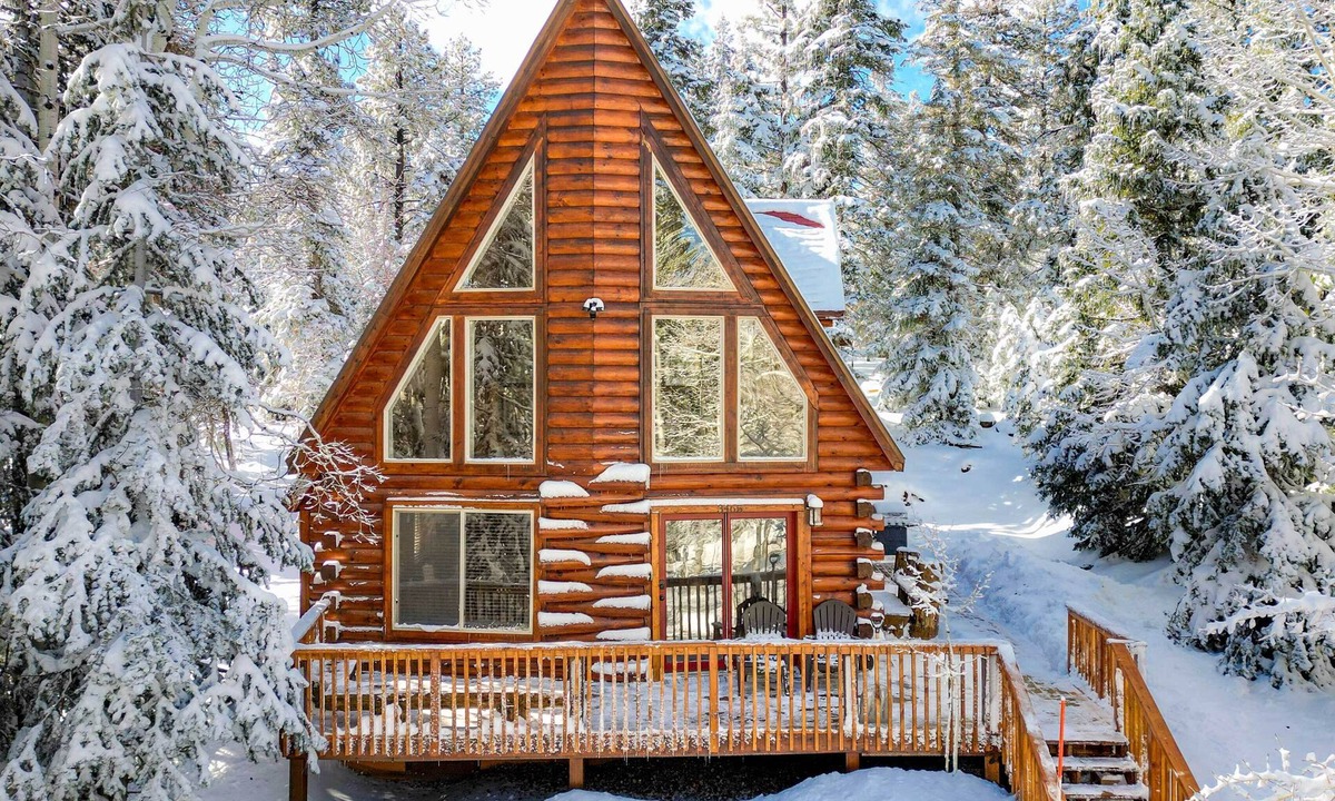 Duck Creek Village Cabin | Walk to Duck Creek Village: A-Frame Getaway!