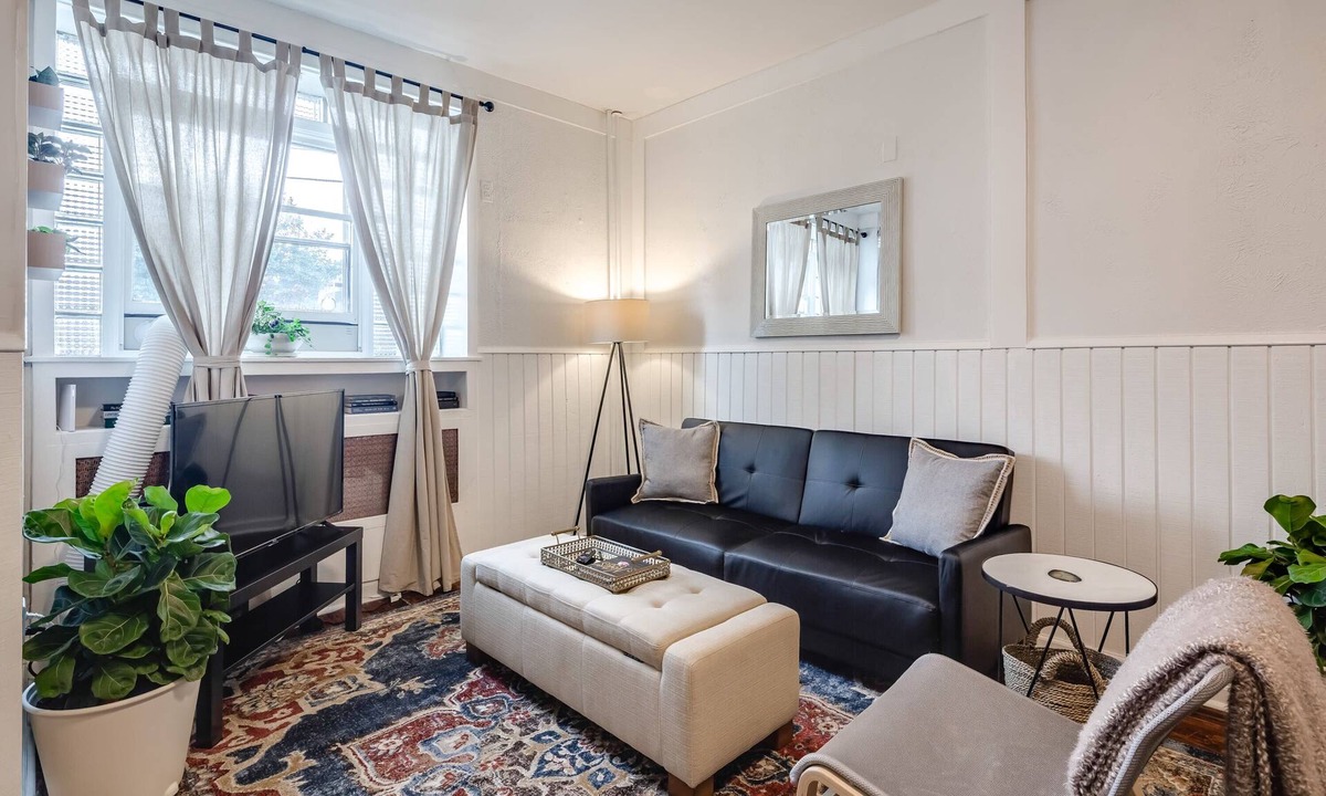 Roxborough-Manayunk Apartment | Walk to Main St! Cozy 1BR Retreat Manayunk