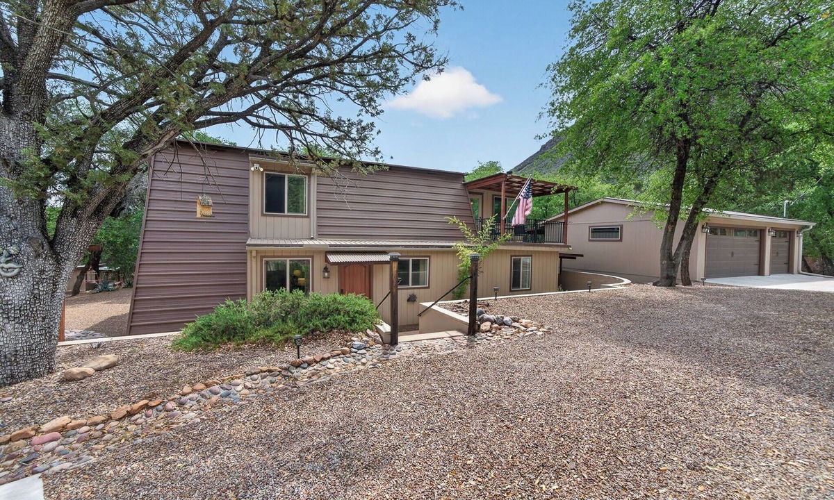 Sierra Vista Southeast House | Walk to Ramsey Canyon Preserve | The Thomas House