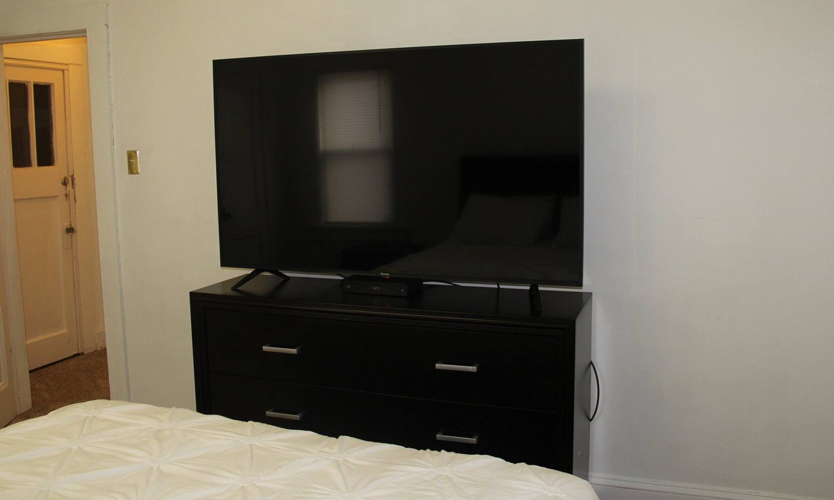 Monticello Apartment | Walking distance to food, library, post office, banks, and more.