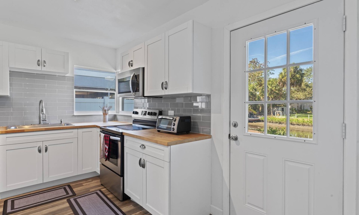Palm River-Clair Mel House | Water Front 3 bedrooms Tampa Retreat