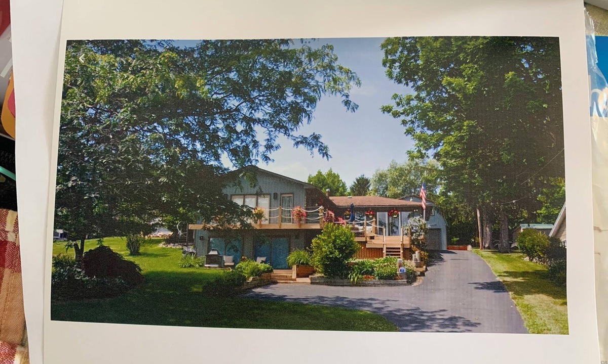 Canandaigua House | Water ski SEASON IS COMING! Close to breweries and restaurants and marinas.