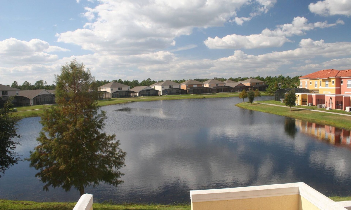 Kissimmee House | Water view, BBQ, private hot tub, AC, 2Q 2T, gated resort close to theme parks