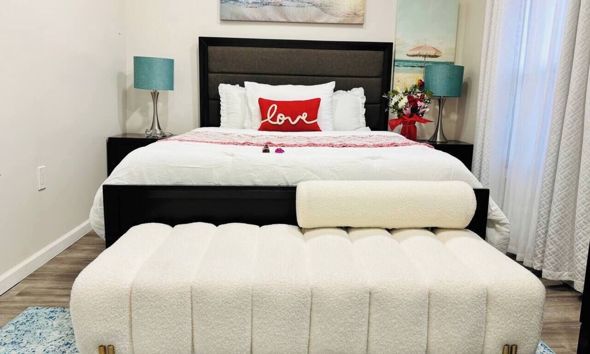 Bellmore House | Waterfront Beach House 30 Min from New York City