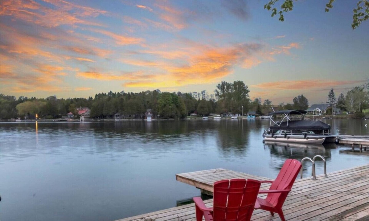 Brockton Cottage | Waterfront Bliss: Firepit & BBQ Cottage R
