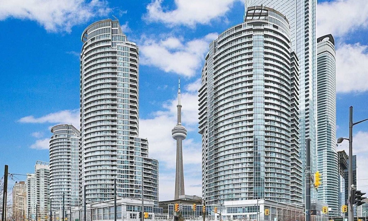 Central Waterfront Condo | Waterfront Condo at Prime Harbourfront Location