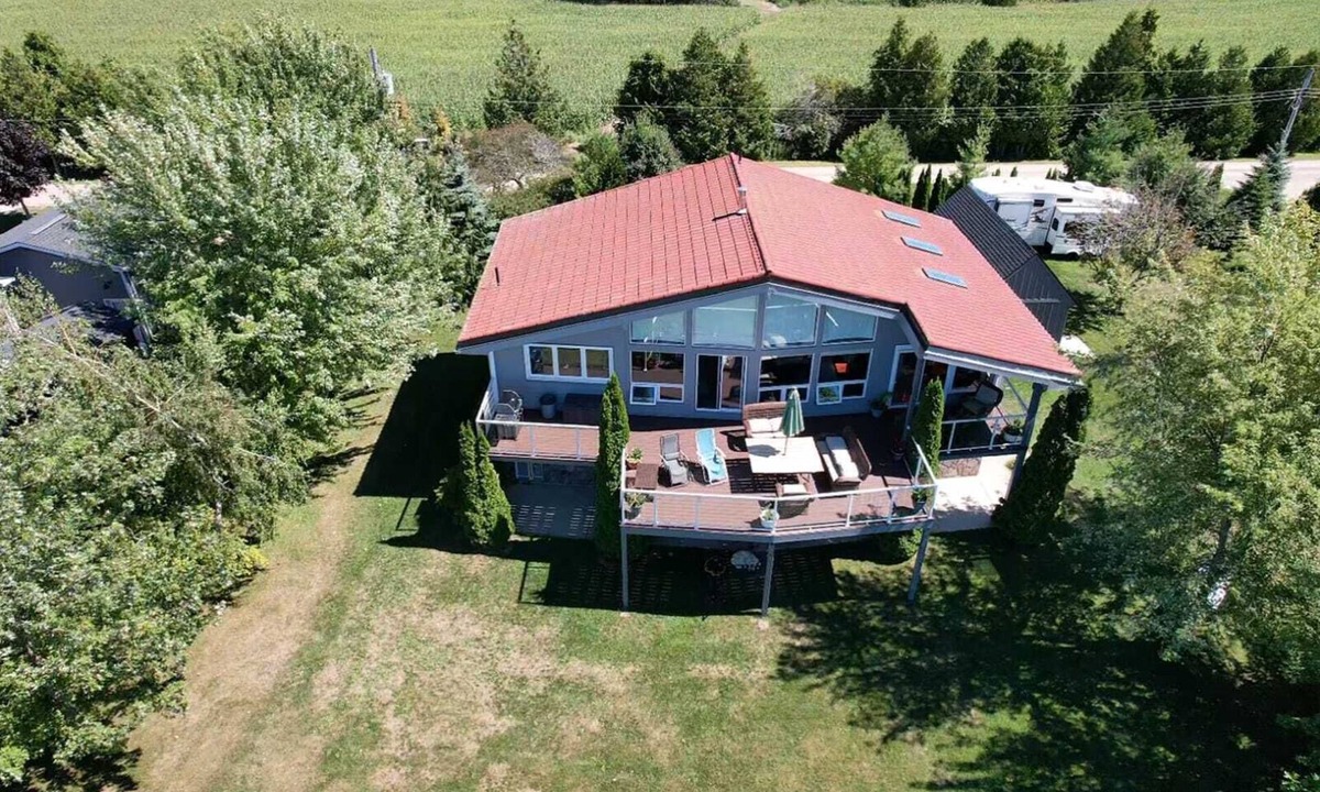 Ashfield-Colborne-Wawanosh Cottage | Waterfront cottage LakeHuron Hotub/pets/outshower private beach 2-18 people