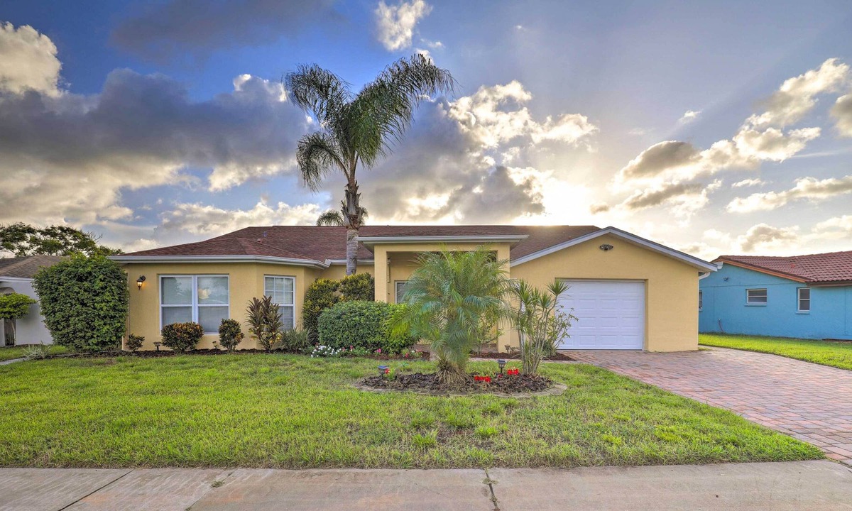 Forest Hills House | Waterfront Florida Home w/ Boat Lift & Kayaks!