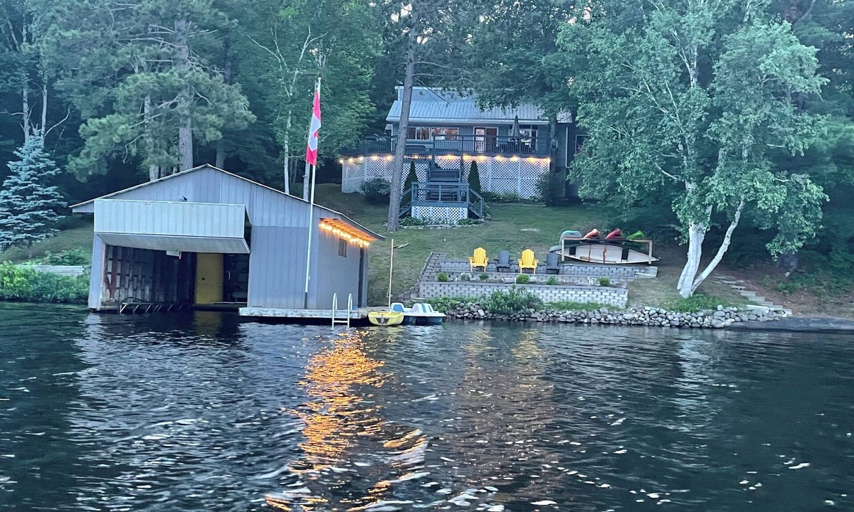 St. Charles Cottage | Waterfront Lakehouse Retreat on Nipissing-West Arm