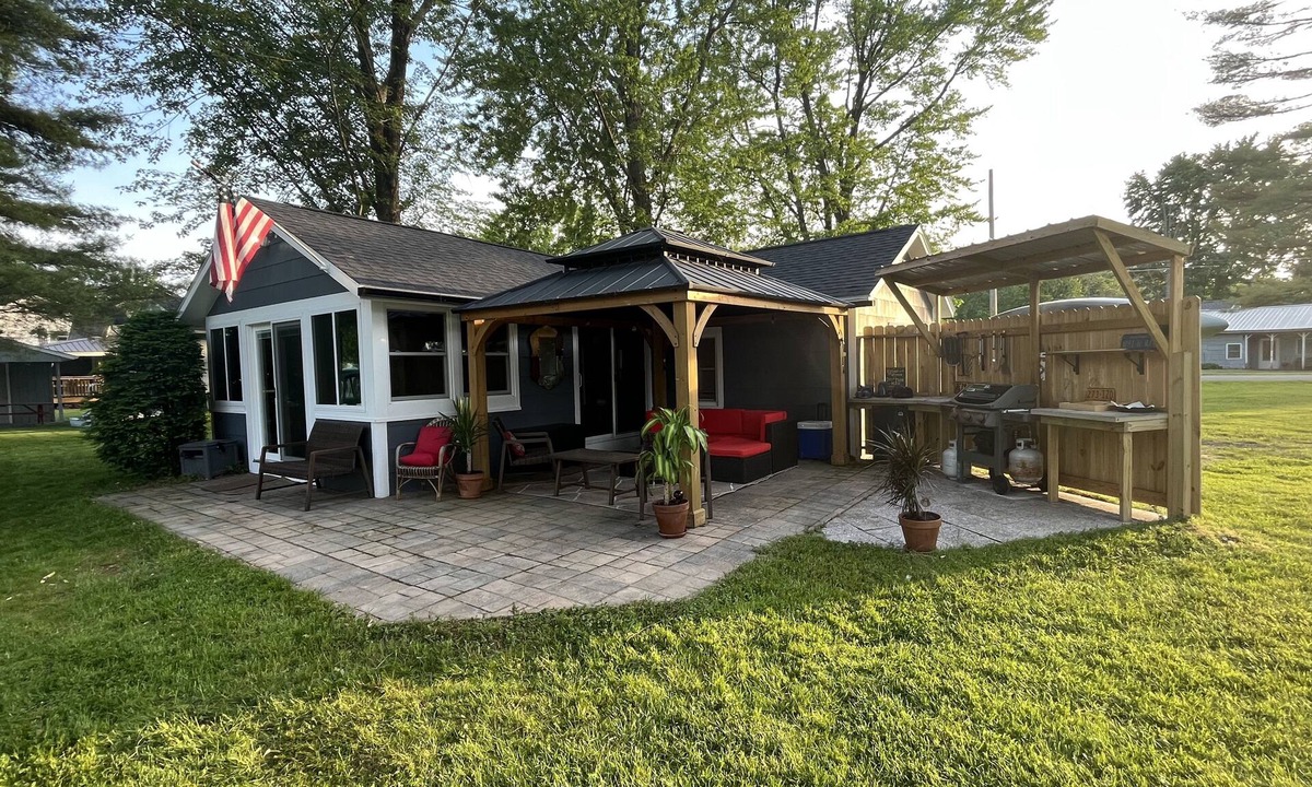 Bridgeport House | Waterfront!Outdoor living! Canoe kayaks paddleboard 60 ft dock Newly Renovated