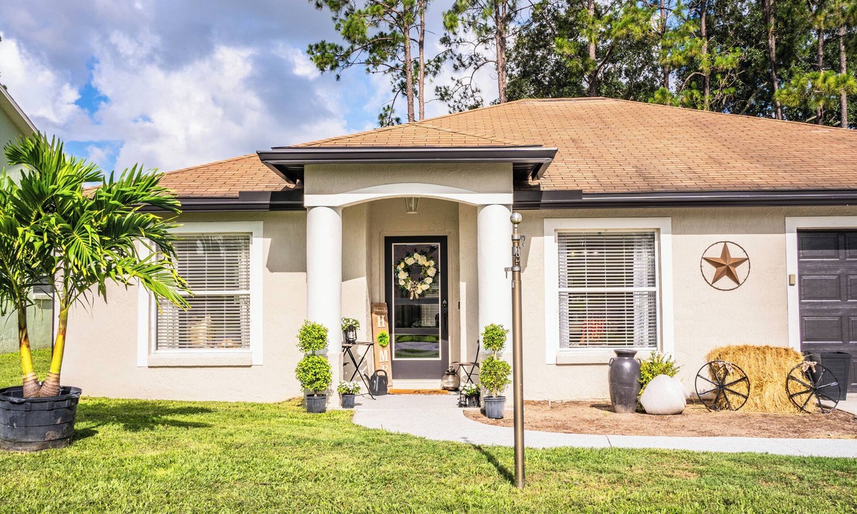 Lakeland House | Welcome to Horse Haven-Lovely 4-bedroom house with WiFi, AC in charming Lakeland