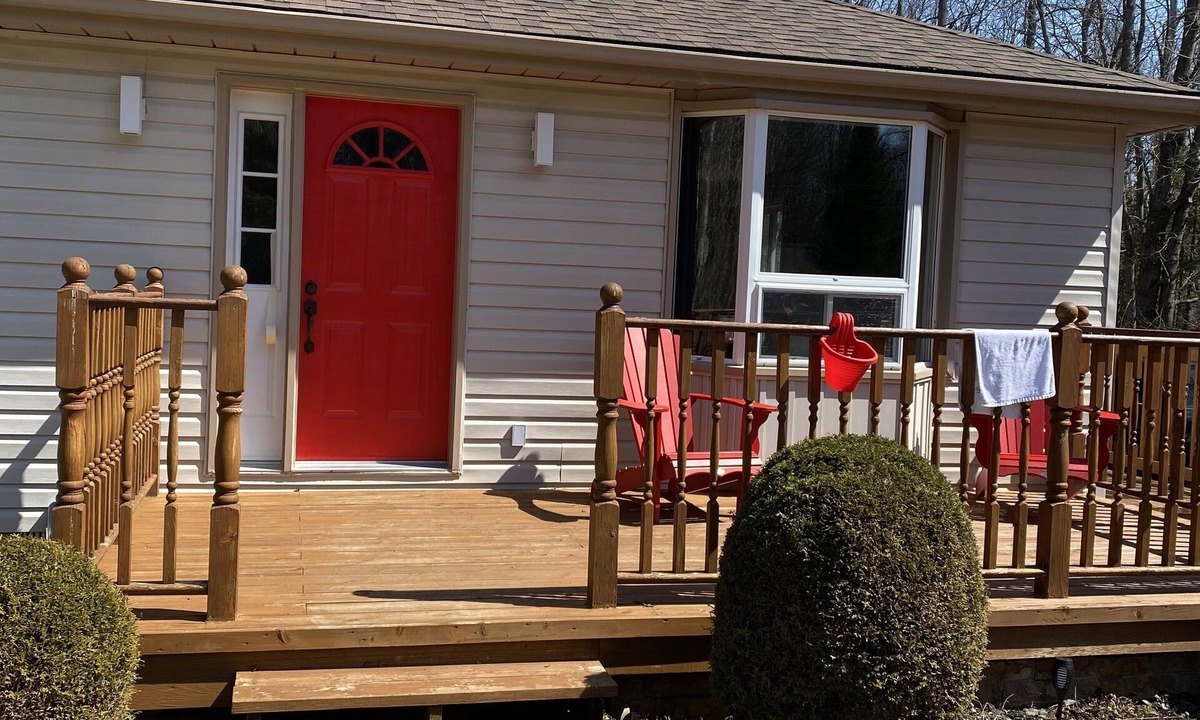 Sauble Beach House | Welcome to Red door cottage! Sauble Beach!