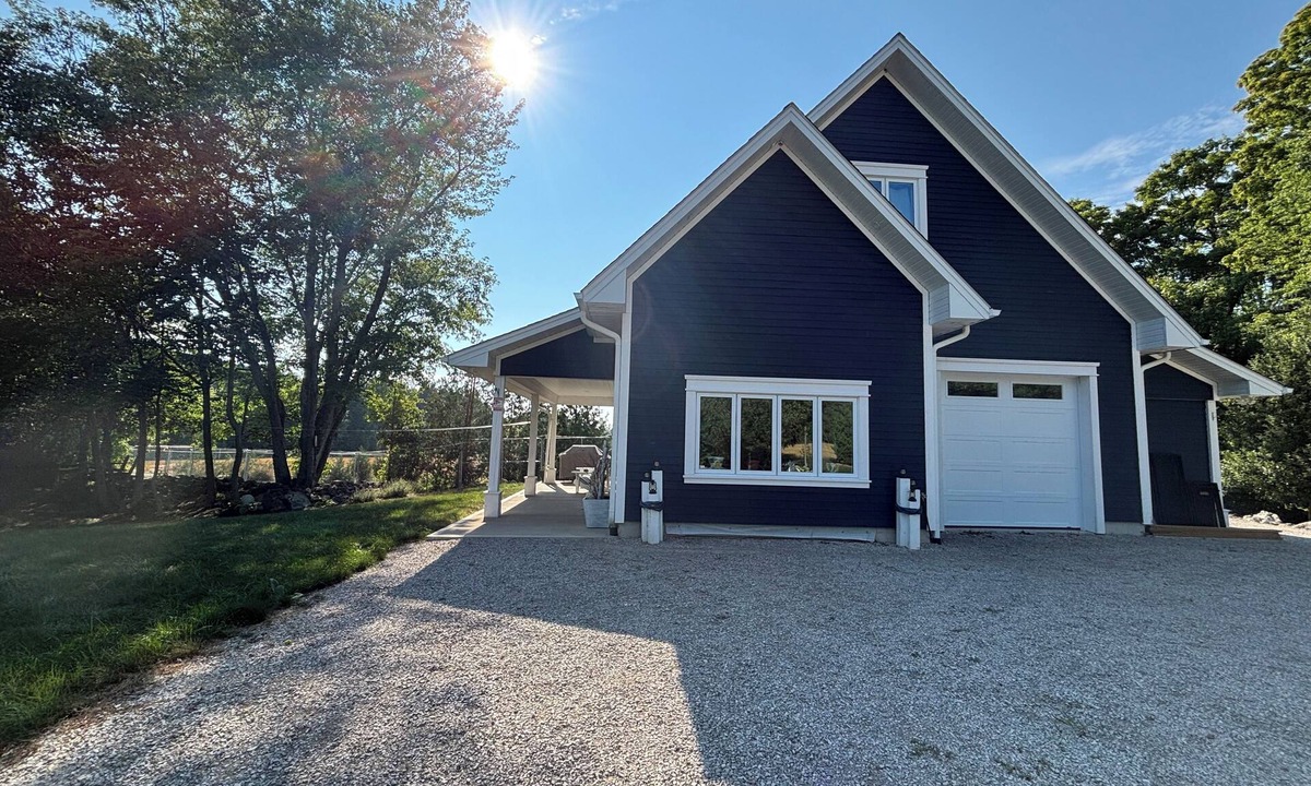 Georgian Bluffs House | Welcome to the Lake House
