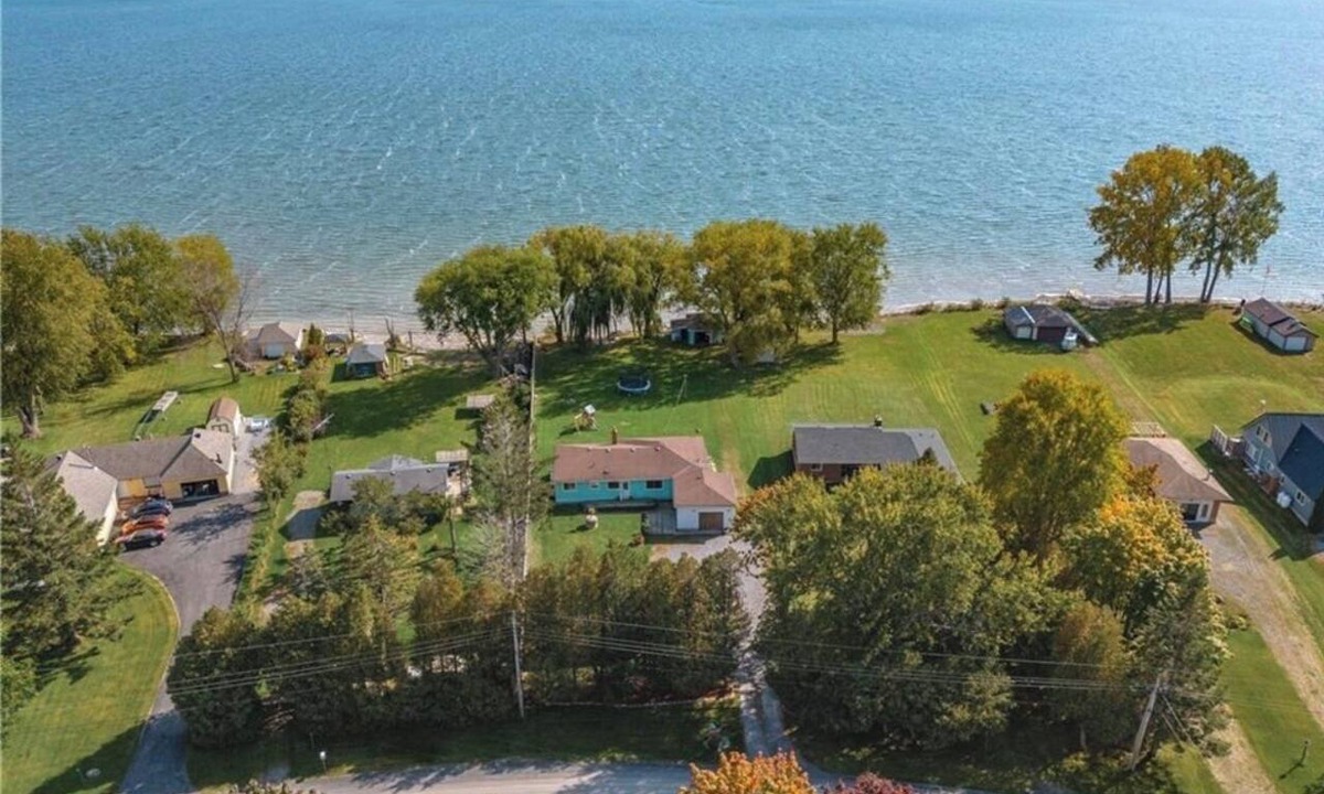 Carrying Place Cottage | Weller's Bay Waterfront Cottage