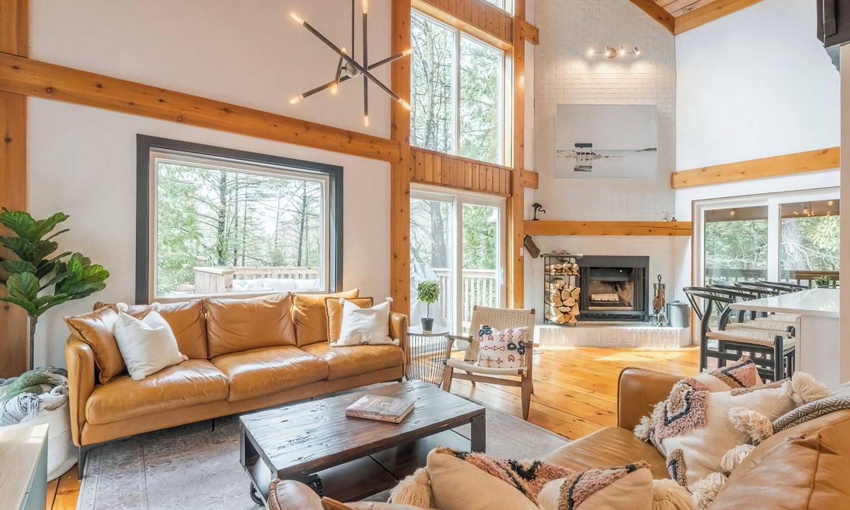 Burnt River Cottage | Whispering Pine Lakefront Four Season Cottage