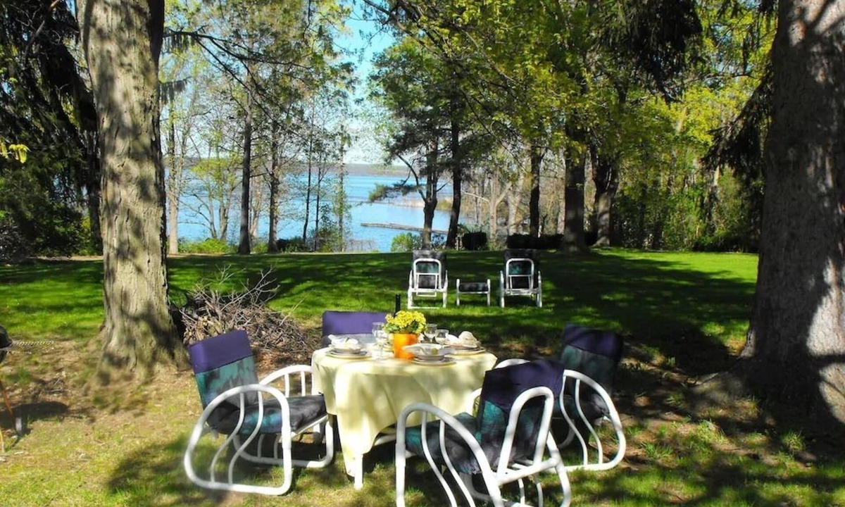 Town of Torrey House | Wildflower-Seneca Lake-Water View-Hot Tub-Wine Trail - Pets, Steps to Lake-Acre of Privacy