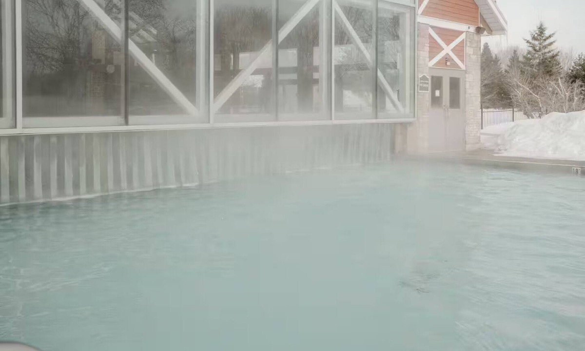 Oro-Medonte Condo | Wildwood Hot Tub + Indoor/Outdoor Pool + Sauna + Game Room