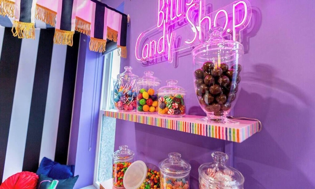 Lawrenceville House | Willy Wonka Themed | King Bed | Convenient parking