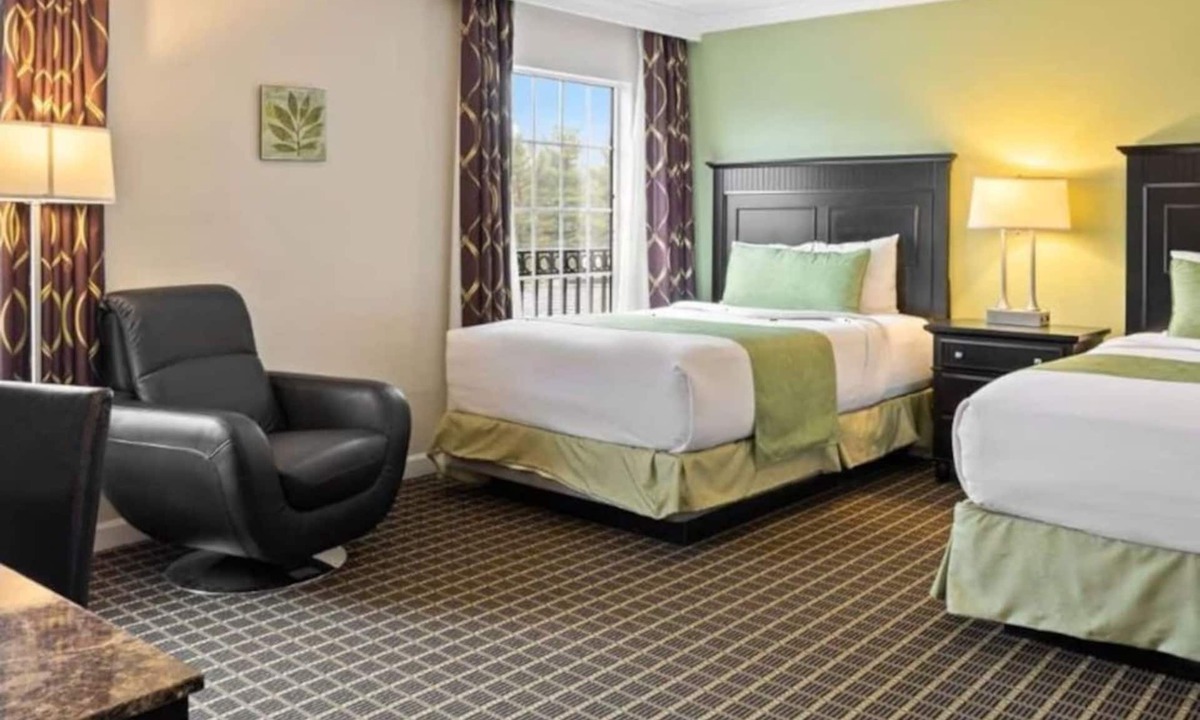 West Orange Hotel | Wilshire Grand Hotel Lively Retreat w Garden View