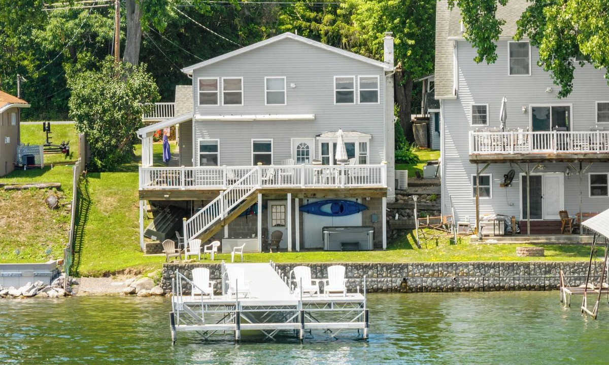 Town of Torrey Cottage | Winey Duck Cottage:" Pet Friendly Contemporary w/Hot Tub on Seneca Wine Trail